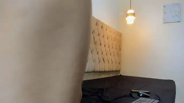 Snapshot of Hotblosson chatting on November 18, 2025, 1:25 pm Hotblosson online show from November 18, 2025, 1:25 pm