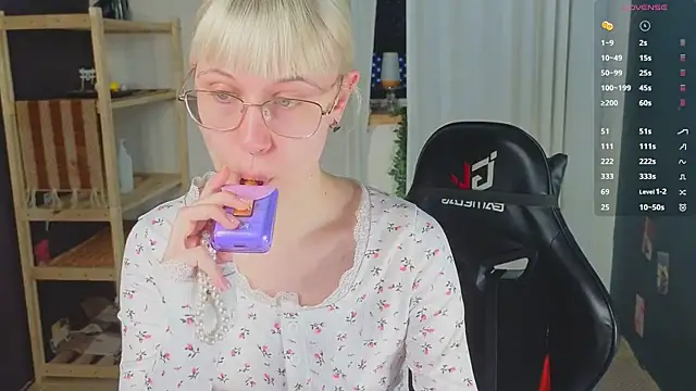 Snapshot of lovedrope chatting on February 12, 2026, 6:46 am lovedrope online show from February 12, 2026, 6:46 am