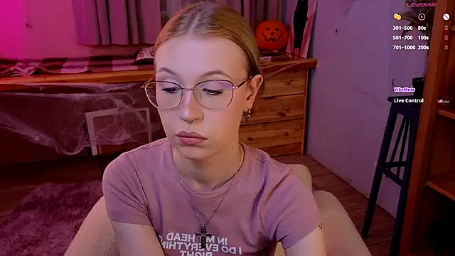 lovedrope online show from November 4, 2025, 6:01 pm