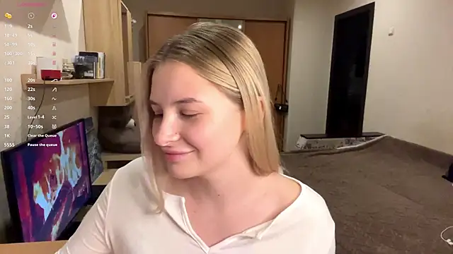 Snapshot of VictoriaMystery chatting on November 3, 2025, 4:54 pm VictoriaMystery online show from November 3, 2025, 4:54 pm