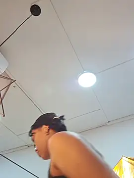 Mariana-Torres online show from December 14, 2025, 12:00 pm