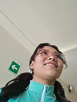 Mariana-Torres online show from December 13, 2025, 8:04 pm