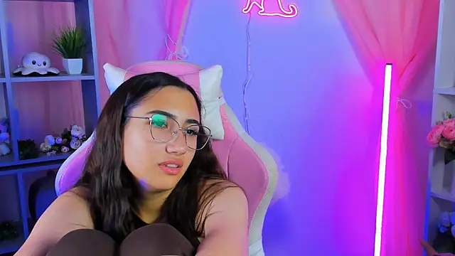 Snapshot of RebeckaThornton chatting on October 26, 2025, 3:01 pm RebeckaThornton online show from October 26, 2025, 3:01 pm