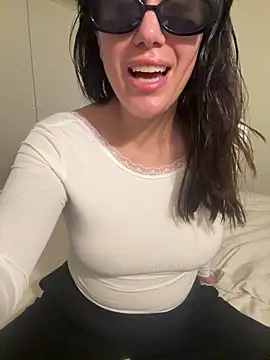 mamimamacitaaa online show from October 25, 2025, 5:24 pm