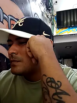 sexyandres 23 online show from April 17, 2026, 1:58 pm