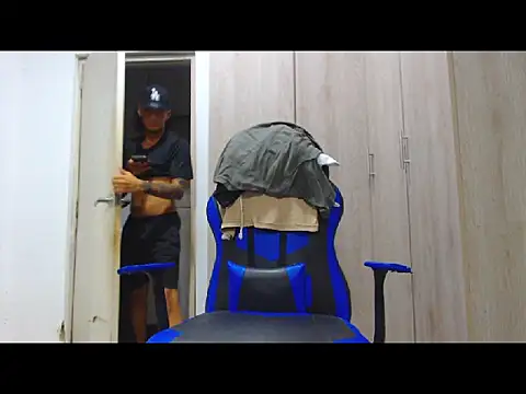 maicolgifted24 online show from October 21, 2025, 12:11 am