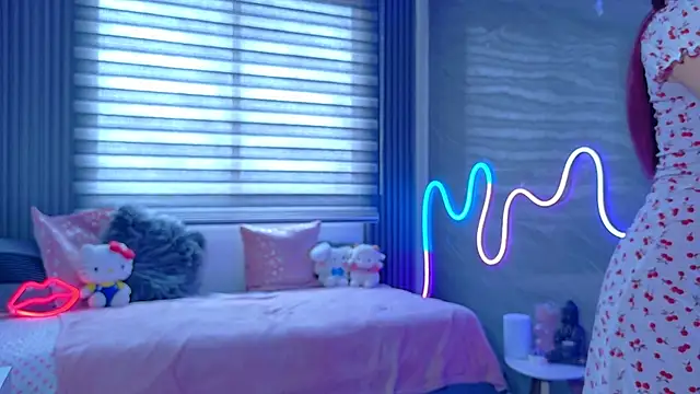 Naaomi cute online show from November 14, 2025, 5:27 pm