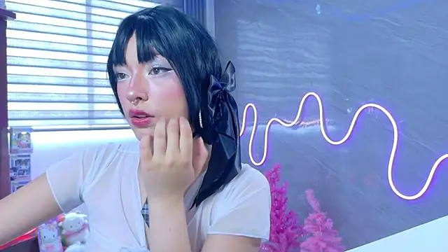 Snapshot of Naaomi_cute chatting on December 19, 2025, 4:09 pm Naaomi cute online show from December 19, 2025, 4:09 pm