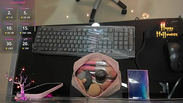 Snapshot of Lena_nova chatting on November 2, 2025, 12:10 pm Lena nova online show from November 2, 2025, 12:10 pm