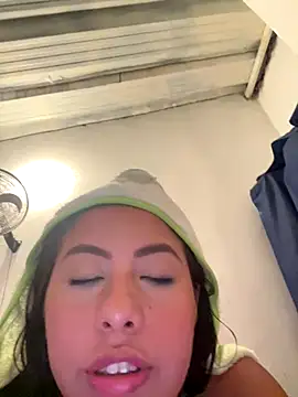 Snapshot of Emily_Joee chatting on October 26, 2025, 4:02 am Emily Joee online show from October 26, 2025, 4:02 am