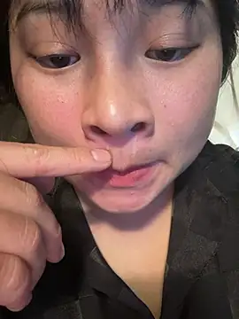 Linh-xxx online show from January 17, 2026, 5:11 am