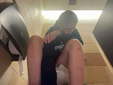 Snapshot of eddieeeeee1232 chatting on November 10, 2025, 4:45 pm eddieeeeee1232 online show from November 10, 2025, 4:45 pm