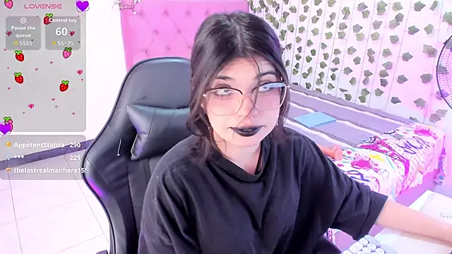 Snapshot of selina_lovers_ chatting on November 4, 2025, 2:26 am selina lovers online show from November 4, 2025, 2:26 am