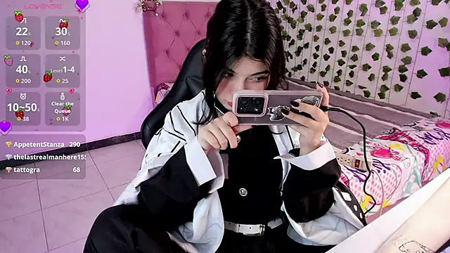 Snapshot of selina_lovers_ chatting on November 3, 2025, 4:17 am selina lovers online show from November 3, 2025, 4:17 am