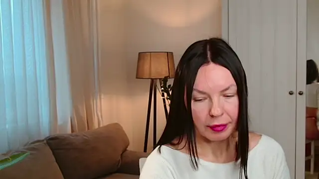 Snapshot of LittleNicolee chatting on December 15, 2025, 1:06 pm LittleNicolee online show from December 15, 2025, 1:06 pm