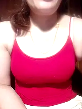 YiyinLy online show from April 6, 2026, 9:16 pm