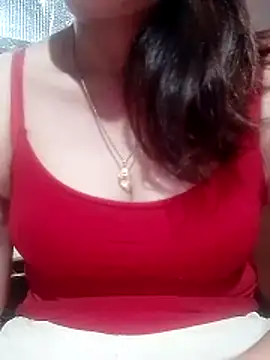 YiyinLy online show from March 22, 2026, 2:18 pm