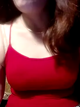 YiyinLy online show from April 4, 2026, 10:05 pm