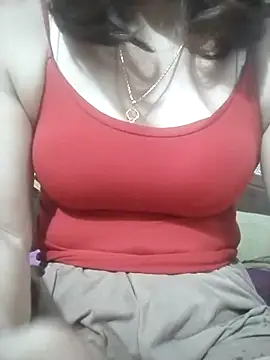 YiyinLy online show from December 2, 2025, 7:32 am