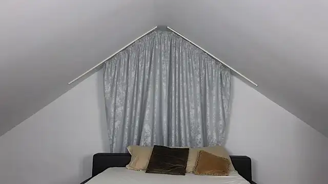 TenderSin online show from October 23, 2025, 4:44 am