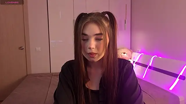 LaytyMorris online show from October 15, 2025, 11:40 am