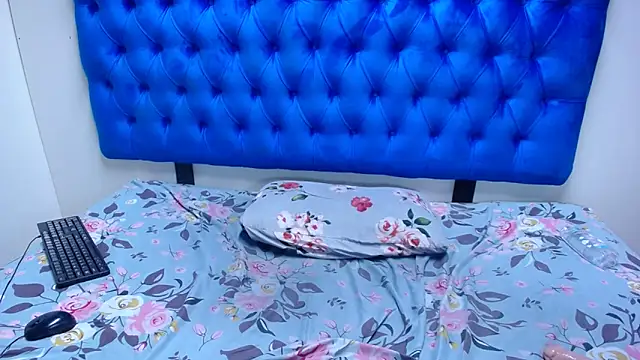 Amberdiamondmmm online show from December 3, 2025, 7:46 pm