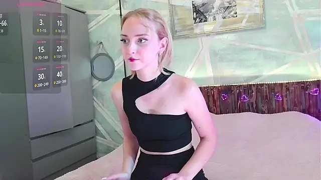 FoxyBlondie online show from October 16, 2025, 8:33 am