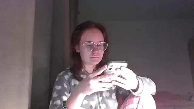 Snapshot of LuckySLove chatting on March 19, 2026, 7:36 pm LuckySLove online show from March 19, 2026, 7:36 pm
