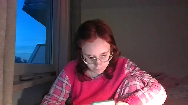 Snapshot of LuckySLove chatting on March 8, 2026, 5:27 pm LuckySLove online show from March 8, 2026, 5:27 pm