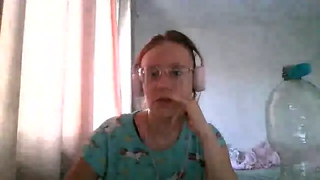 Snapshot of LuckySLove chatting on July 10, 2026, 6:41 pm LuckySLove online show from July 10, 2026, 6:41 pm