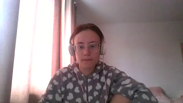 Snapshot of LuckySLove chatting on July 7, 2026, 3:15 pm LuckySLove online show from July 7, 2026, 3:15 pm
