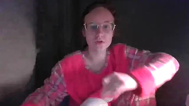 Snapshot of LuckySLove chatting on April 4, 2026, 7:20 pm LuckySLove online show from April 4, 2026, 7:20 pm