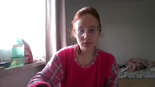 Snapshot of LuckySLove chatting on April 5, 2026, 2:35 pm LuckySLove online show from April 5, 2026, 2:35 pm