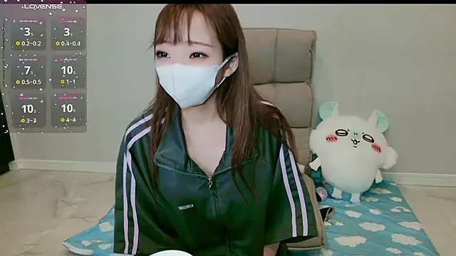 Snapshot of MIZUHO_05 chatting on November 26, 2025, 1:33 pm MIZUHO 05 online show from November 26, 2025, 1:33 pm