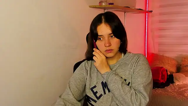 Snapshot of Emily_Lindey chatting on November 12, 2025, 3:21 am Emily Lindey online show from November 12, 2025, 3:21 am