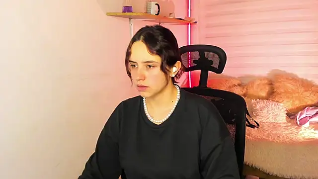 Snapshot of Emily_Lindey chatting on November 14, 2025, 2:59 am Emily Lindey online show from November 14, 2025, 2:59 am