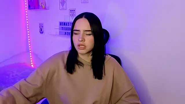 Emily Lindey online show from March 12, 2026, 5:02 am