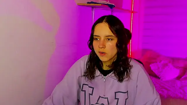 Snapshot of Emily_Lindey chatting on November 18, 2025, 3:21 am Emily Lindey online show from November 18, 2025, 3:21 am