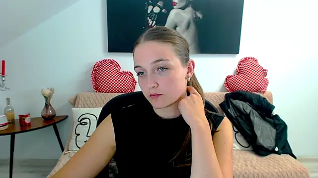 Snapshot of AnneWilsonn chatting on July 21, 2026, 6:48 am AnneWilsonn online show from July 21, 2026, 6:48 am