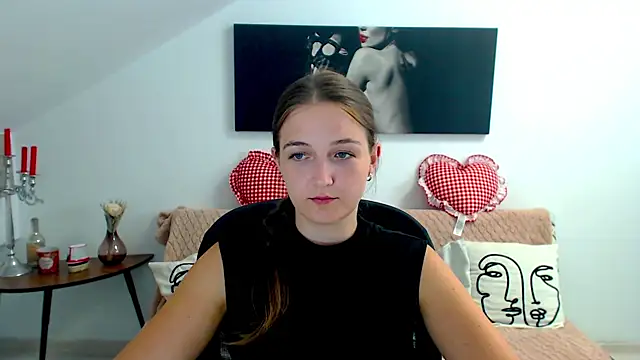 Snapshot of AnneWilsonn chatting on July 7, 2026, 7:23 am AnneWilsonn online show from July 7, 2026, 7:23 am