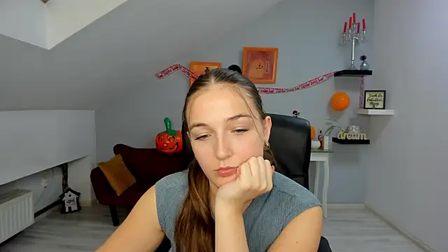 AnneWilsonn online show from October 30, 2025, 12:47 pm