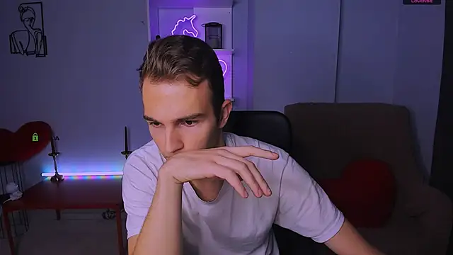 Snapshot of astren_villo chatting on November 13, 2025, 1:15 pm astren villo online show from November 13, 2025, 1:15 pm