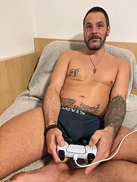  madbull  online show from November 14, 2025, 8:01 pm