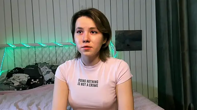 Snapshot of AlisiaEthen chatting on December 3, 2025, 8:30 pm AlisiaEthen online show from December 3, 2025, 8:30 pm