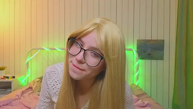 Snapshot of AlisiaEthen chatting on November 24, 2025, 8:42 pm AlisiaEthen online show from November 24, 2025, 8:42 pm