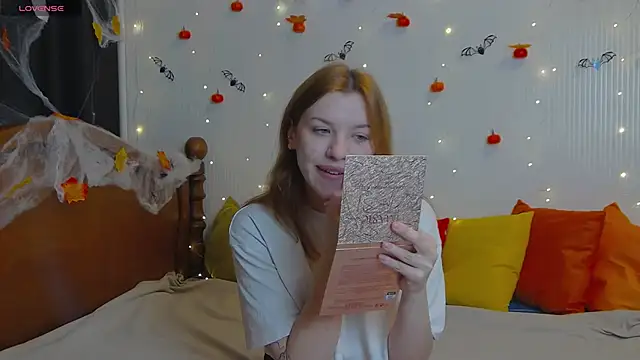 Snapshot of MeganNewCat chatting on October 23, 2025, 8:46 am MeganNewCat online show from October 23, 2025, 8:46 am