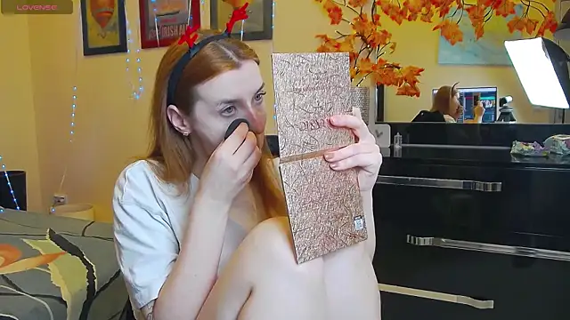 Snapshot of MeganNewCat chatting on December 19, 2025, 8:22 pm MeganNewCat online show from December 19, 2025, 8:22 pm