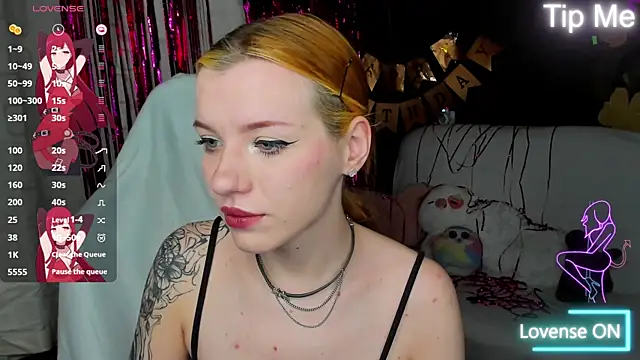 Snapshot of MeganNewCat chatting on June 14, 2026, 9:38 pm MeganNewCat online show from June 14, 2026, 9:38 pm