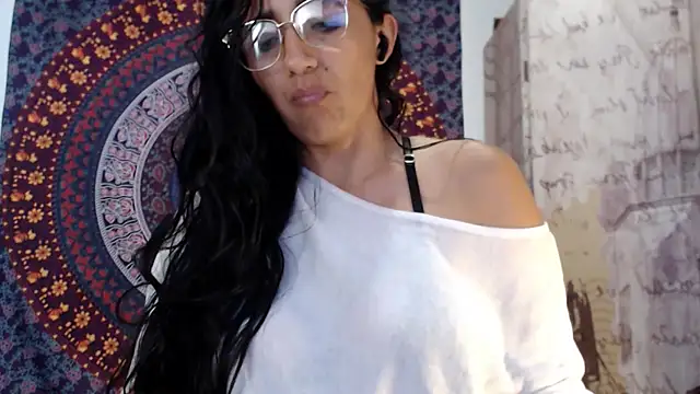 Snapshot of Lucyy_Naugthy chatting on February 4, 2026, 1:33 am Lucyy Naugthy online show from February 4, 2026, 1:33 am