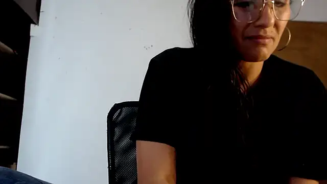 Snapshot of Lucyy_Naugthy chatting on December 21, 2025, 1:19 am Lucyy Naugthy online show from December 21, 2025, 1:19 am